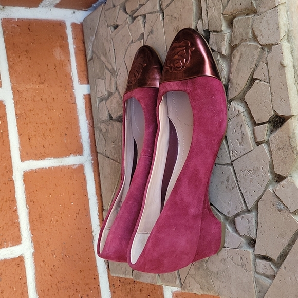 Taryn Rose Babe Flats Metallic Detail 7 - Picture 4 of 5